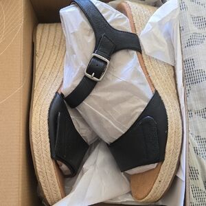 Vionic Black Wedge Sandals 11W